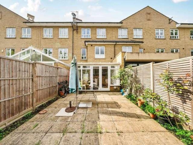 House for sale in Kingston Upon Thames, Norbiton