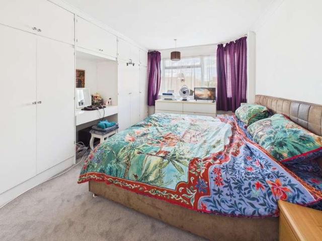 House for sale in Ashford, Spelthorne