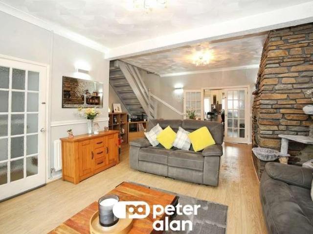 House for sale in Cefn Fforest, Wales