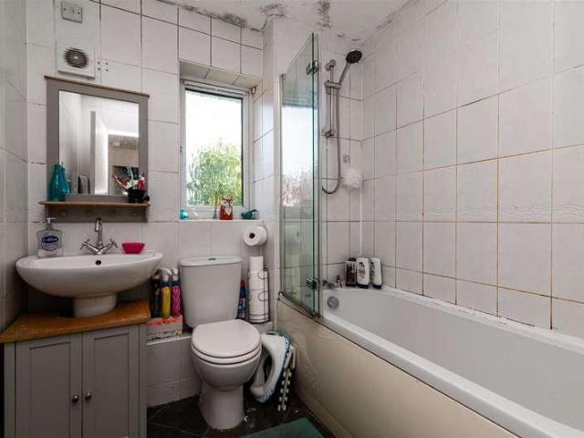 House for sale in Gedling, East Midlands