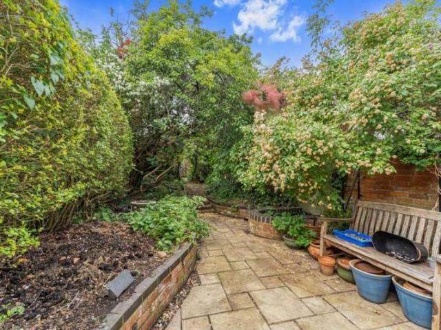 House for sale in Henley-on-Thames, Berrick Salome