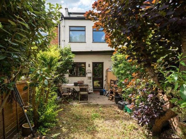 House for sale in Teddington, Strawberry Hill