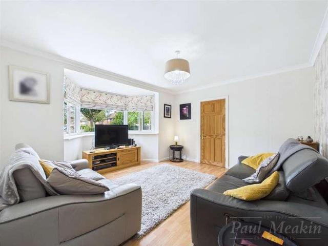 House for sale in London Borough of Croydon, Sanderstead