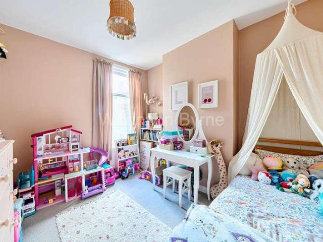 House for sale in New Southgate, Greater London