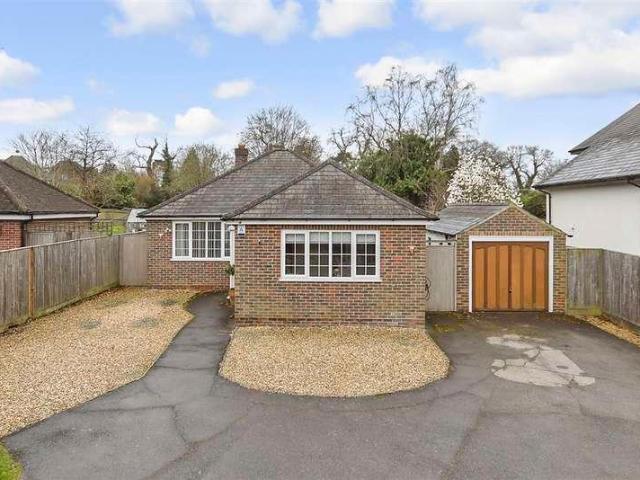 House for sale in Hillview, Surrey