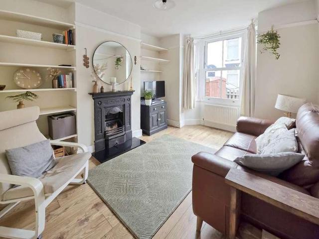 House for sale in Longport, The Bridge