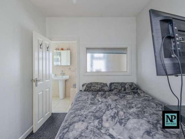 House for sale in Gun Hill, Warwickshire