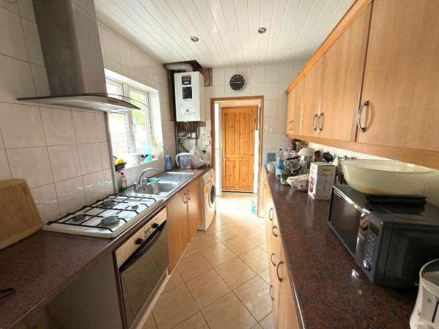 House for sale in Spring Park, Luton