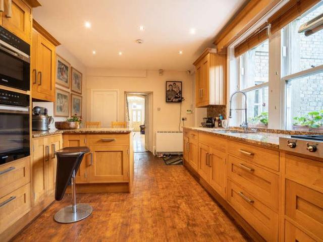 House for sale in Marsh, Lindley
