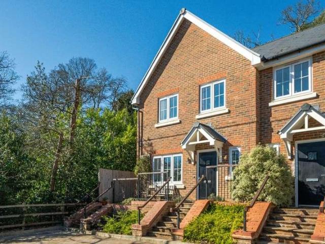 House for sale in Wrecclesham, Fole