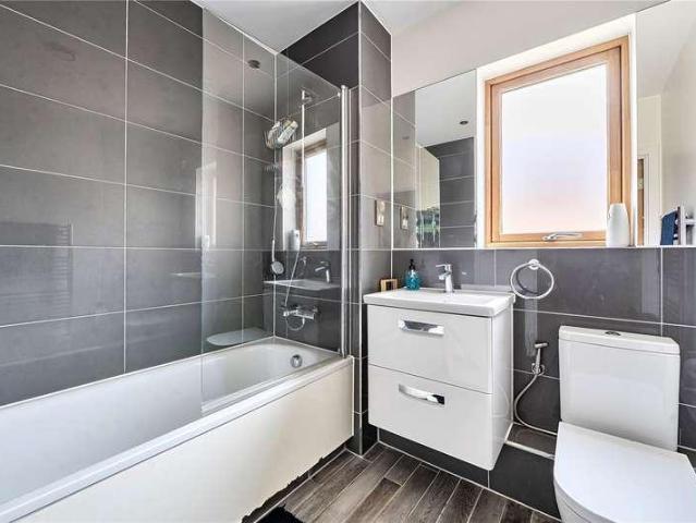 House for sale in London Borough of Ealing, Perivale