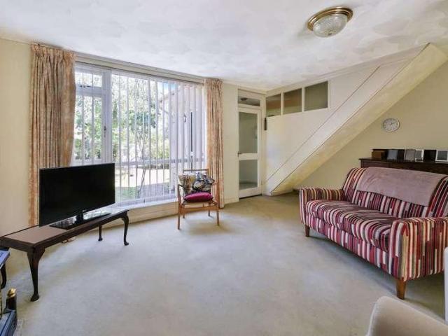 House for sale in Oxted, Hillview
