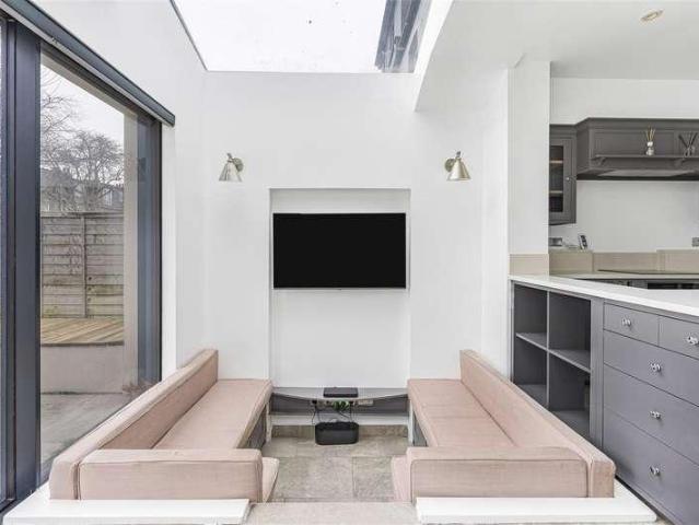 House for sale in London Borough of Merton, Raynes Park