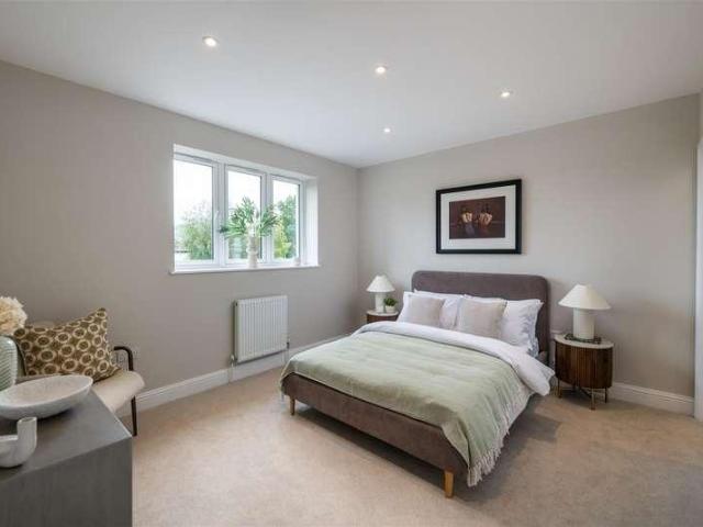 House for sale in Burstow, Hillview