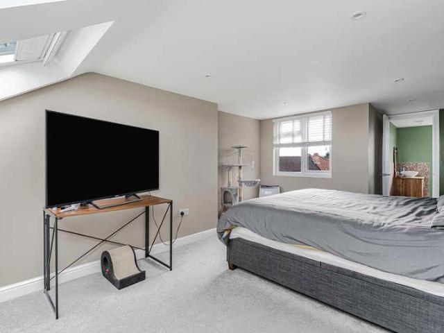 House for sale in Tolworth, Greater London