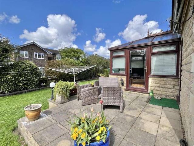 House for sale in Shirebrook Park, Charlesworth