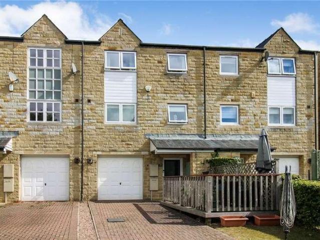 House for sale in Riddlesden, West Yorkshire
