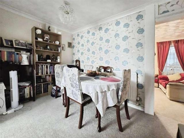 House for sale in Middlecroft, Hampshire