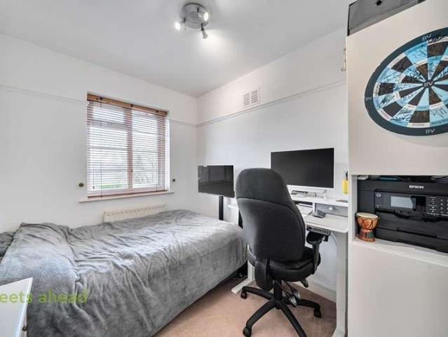 House for sale in London Borough of Croydon, Kenley