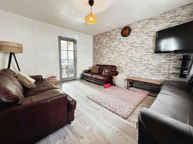 House for sale in Low Fold, Bradford