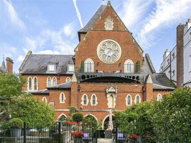 House for sale in Mill Hill, Greater London