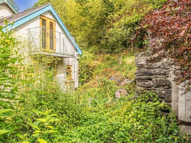 House for sale in Llanfihangel Rhos-y-Corn, Wales