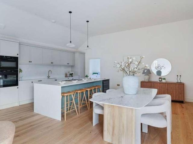 House for sale in Pachesham Park, Surrey