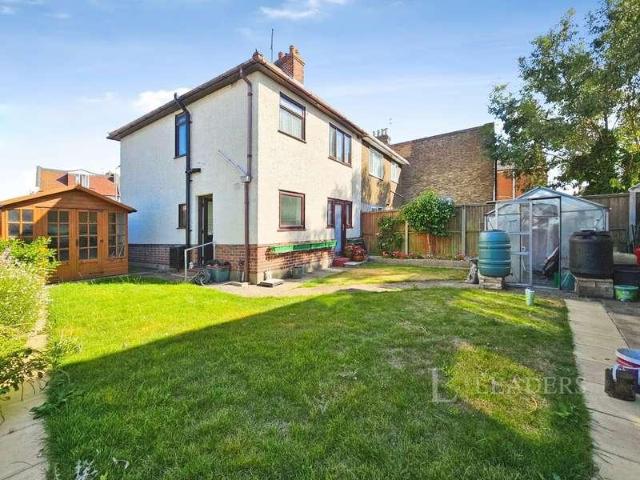 House for sale in Dale Hill, Essex