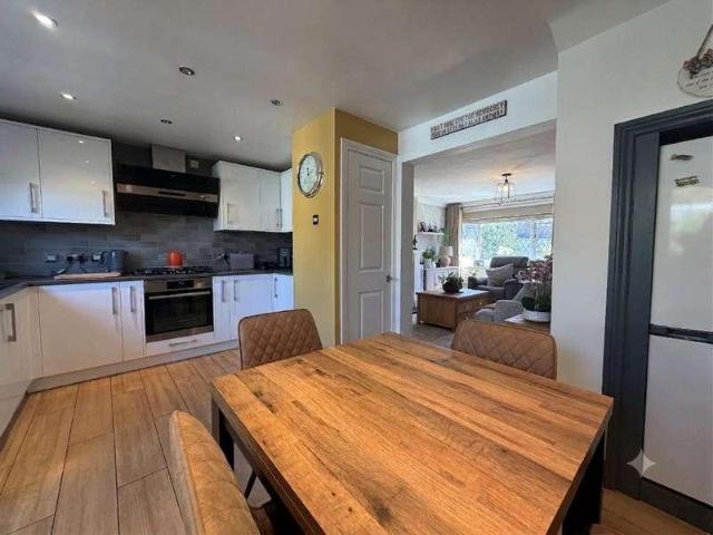 House for sale in Heol-las, Surrey