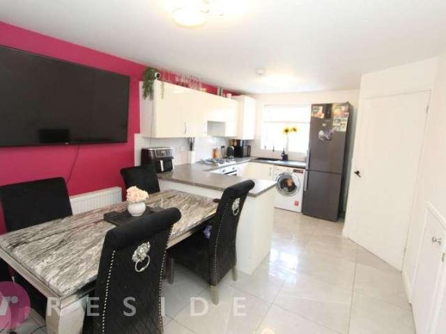 House for sale in Buersil Head, Burnedge