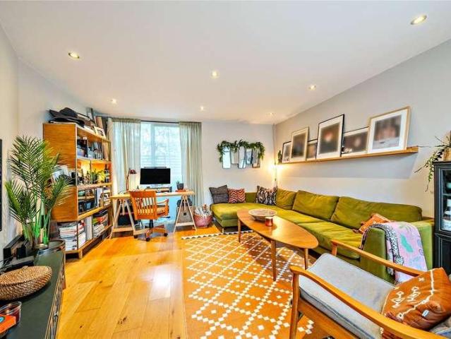 House for sale in Heol-las, Surrey