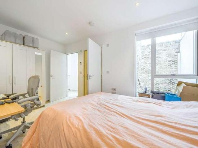 House for sale in King's Cross, Greater London