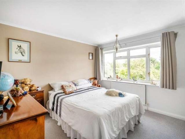 House for sale in Hillview, Surrey