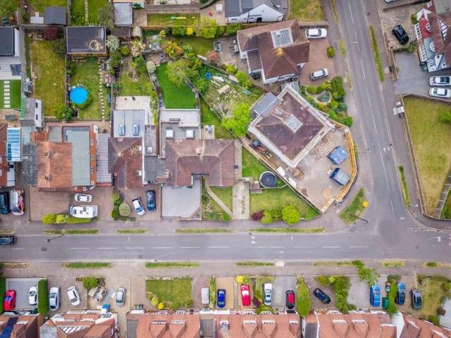 House for sale in Stoneleigh, Ewell