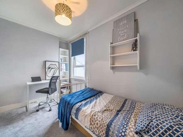 House for sale in Tolworth, Greater London