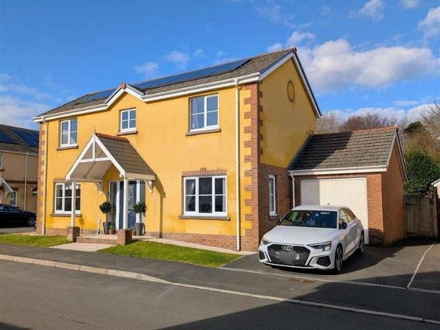 House for sale in Llannon, Wales