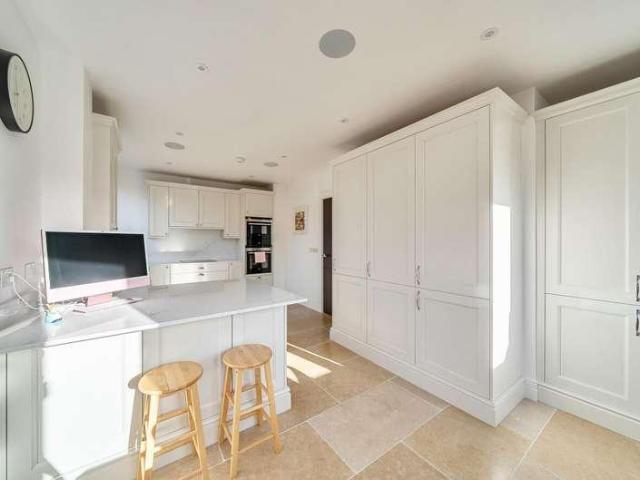 House for sale in Sandringham Community, Greater London