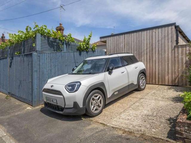 House for sale in Southborough, Sandown Park