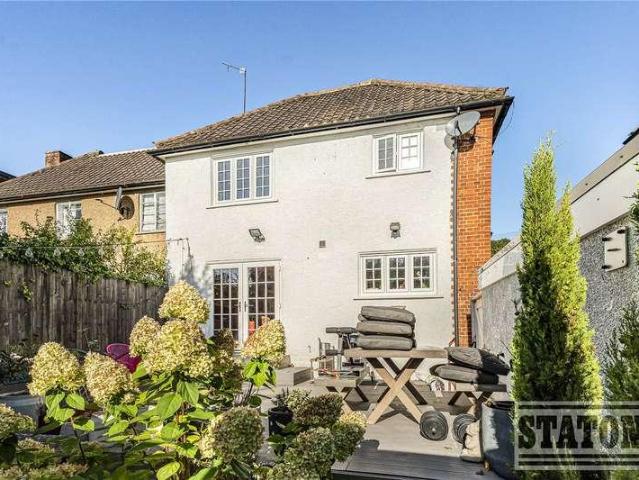 House for sale in Woodside Park, Greater London