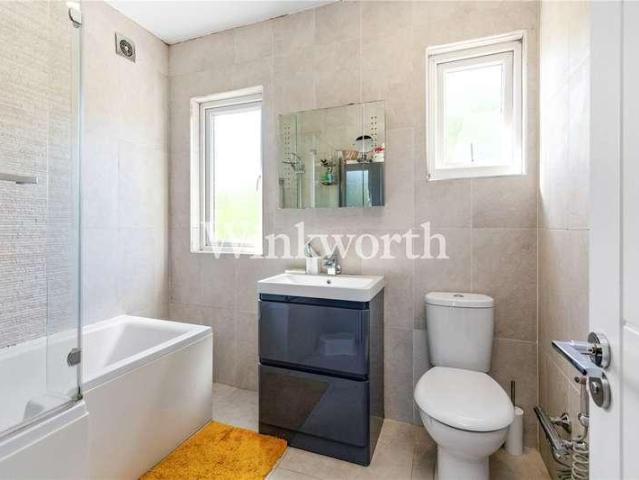 House for sale in Bowes, Greater London
