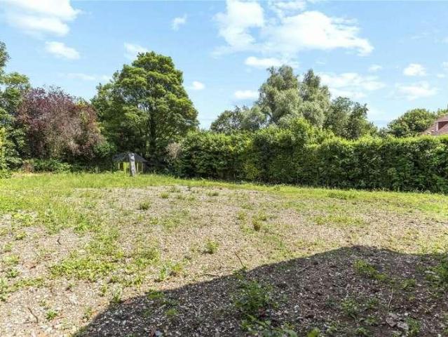 House for sale in Little Stanmore, Greater London