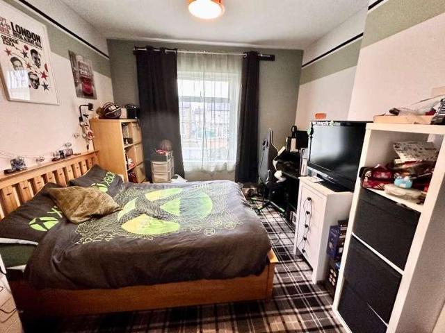 House for sale in Almondbury, West Yorkshire