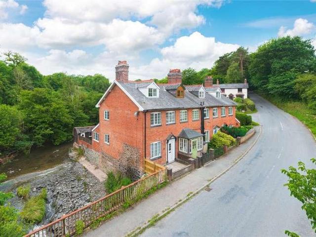 House for sale in Mochdre, Stepaside