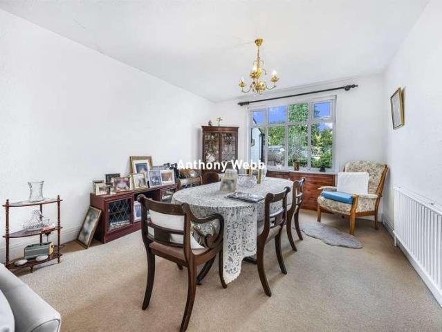House for sale in Bowes, Greater London