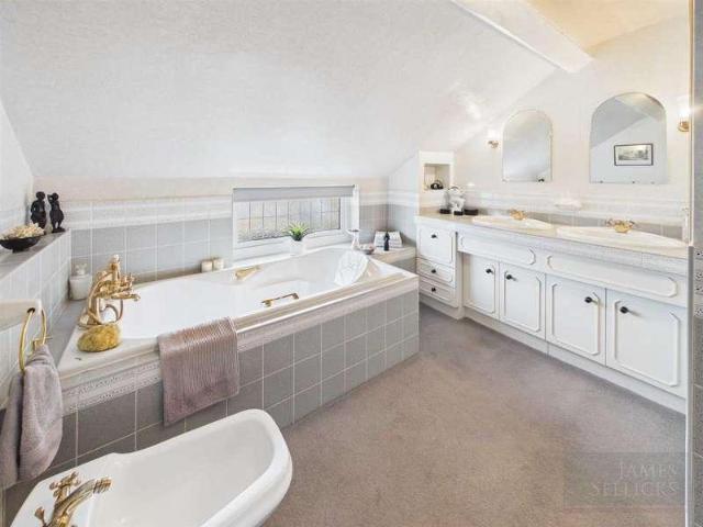 House for sale in Stanford On Avon, Leicestershire
