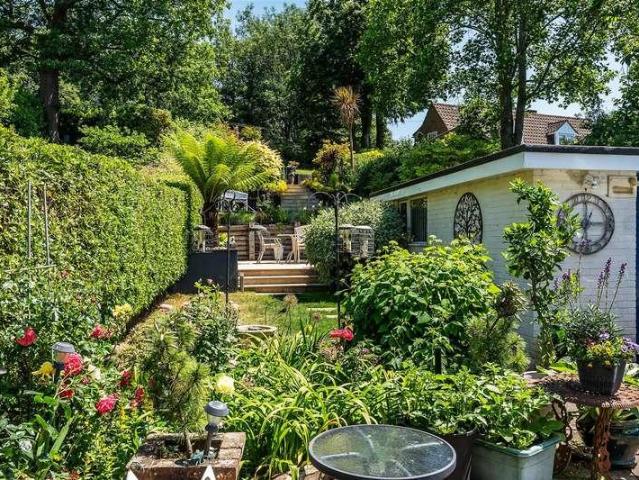House for sale in Hillview, Surrey