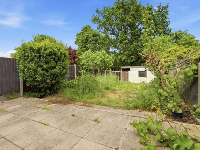 House for sale in Bowes, Greater London