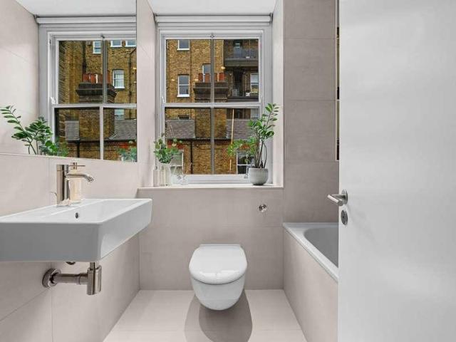 House for sale in Earlsfield, Greater London