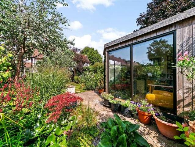 House for sale in Hampton Hill, Greater London