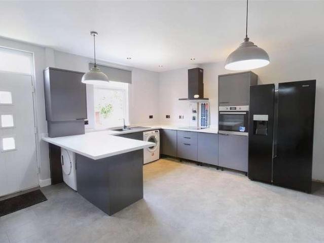 House for sale in Mapplewell, South Yorkshire